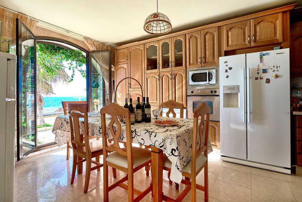 Casa De Sueno En La Playa Villa Adra Exteriör bild